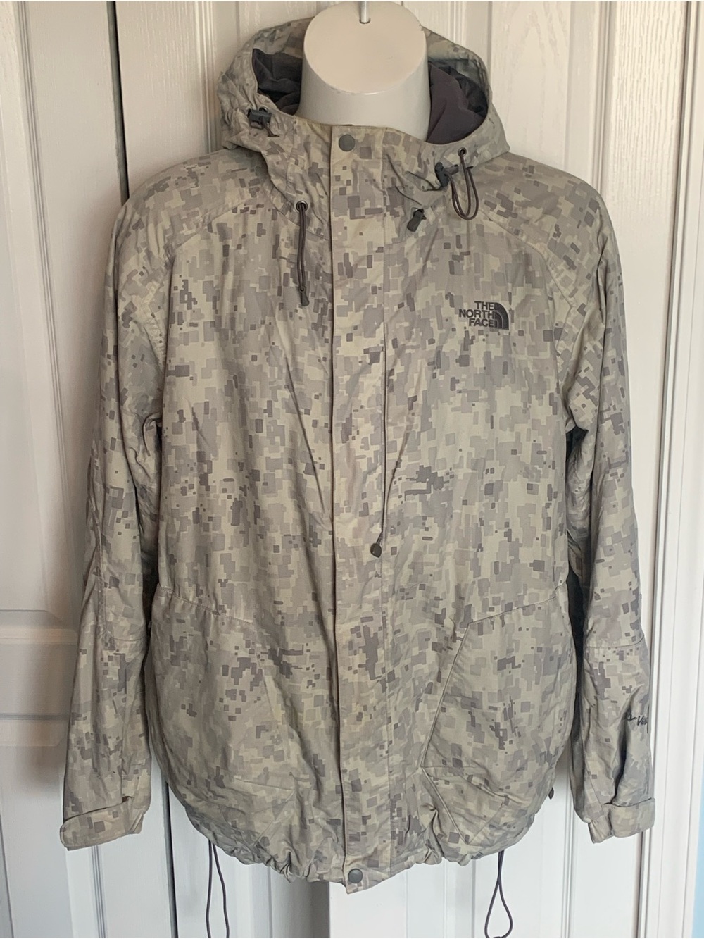 The North Face Men’s Digital Camo Hooded Raincoat - Gray